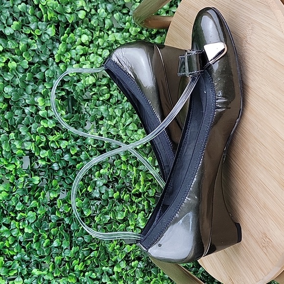 Stuart Weitzman Bowends Patent Leather RoundToe Wedge Heel Shoe Olive Green 8SS - Picture 3 of 14